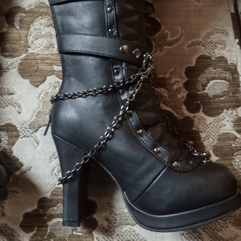 Demonia boots new